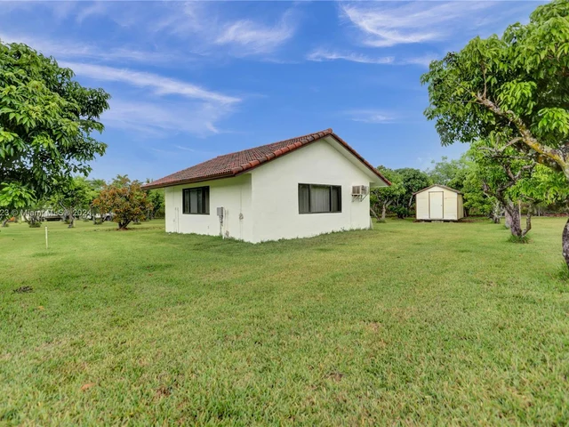 14025 SW 208th St, Miami FL 33177