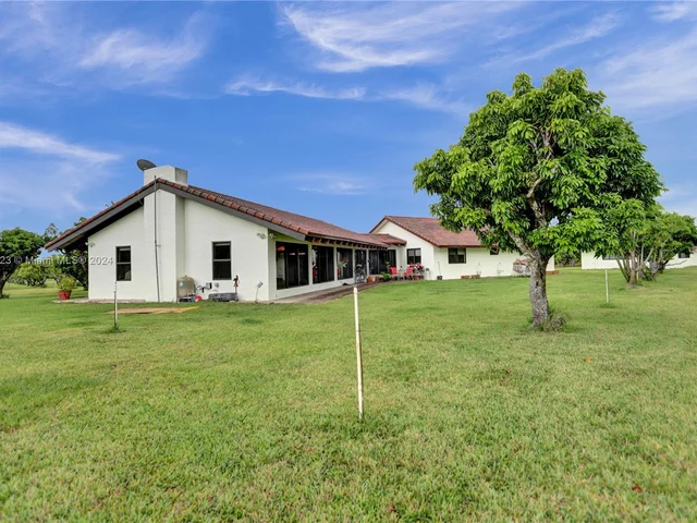 14025 SW 208th St, Miami FL 33177