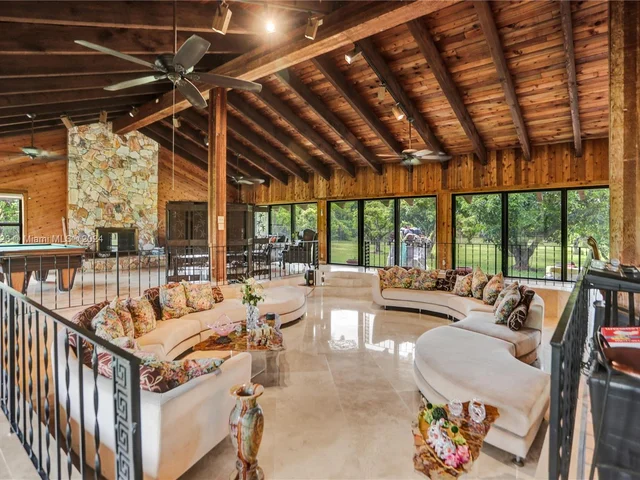 14025 SW 208th St, Miami FL 33177