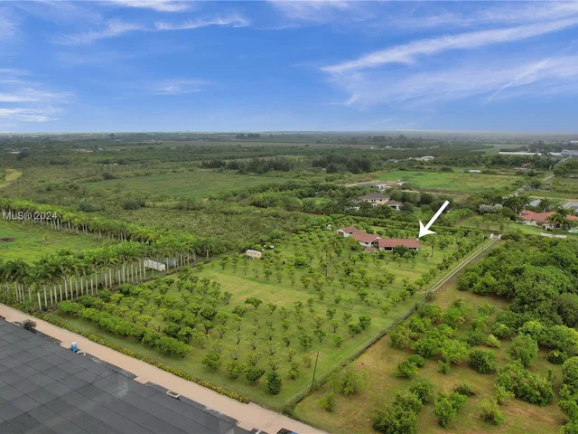 14025 SW 208th St, Miami FL 33177