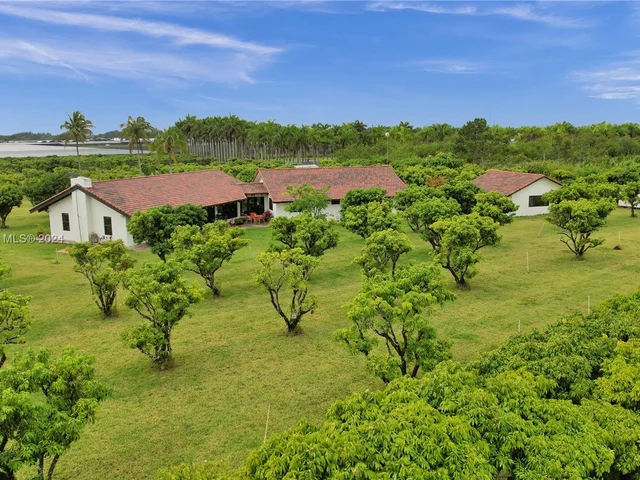 14025 SW 208th St, Miami FL 33177