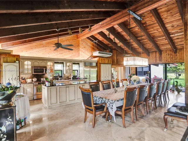 14025 SW 208th St, Miami FL 33177