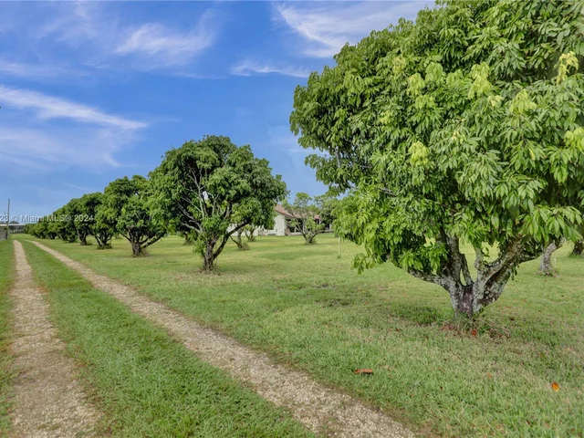 14025 SW 208th St, Miami FL 33177