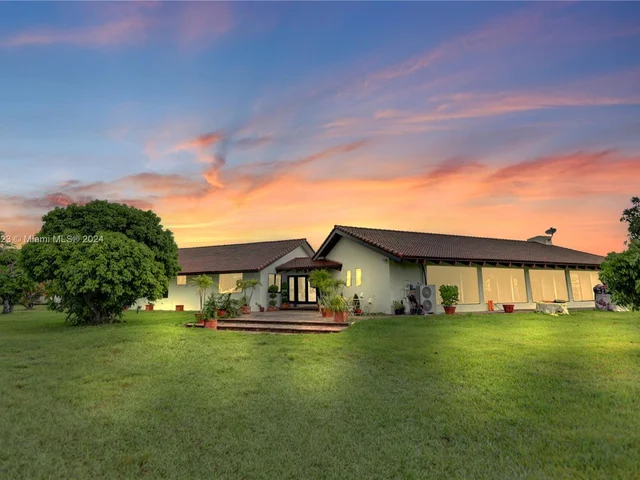 14025 SW 208th St, Miami FL 33177