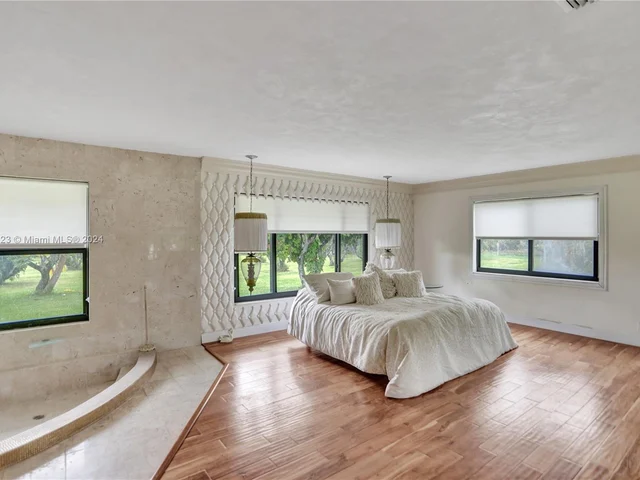 14025 SW 208th St, Miami FL 33177