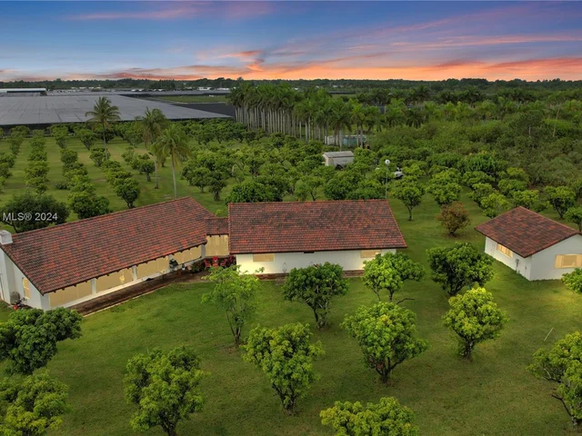 14025 SW 208th St, Miami FL 33177