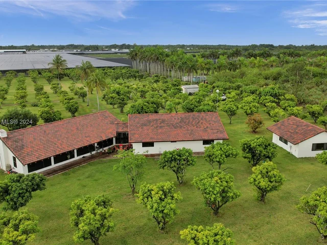 14025 SW 208th St, Miami FL 33177