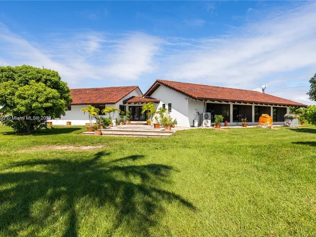 14025 SW 208th St, Miami FL 33177