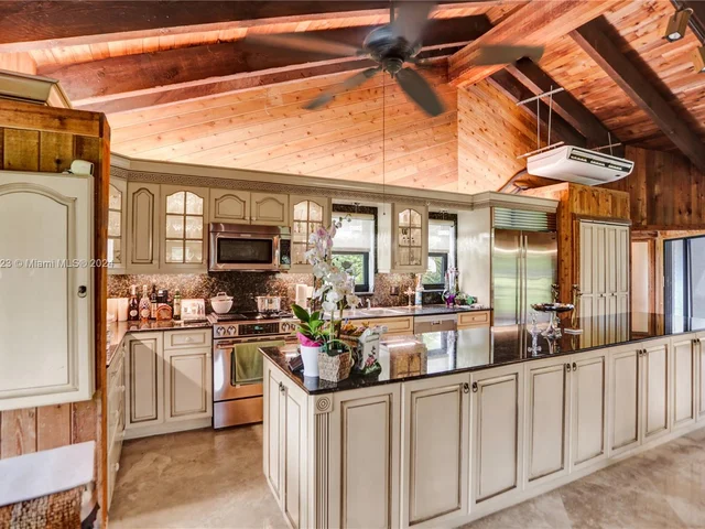 14025 SW 208th St, Miami FL 33177