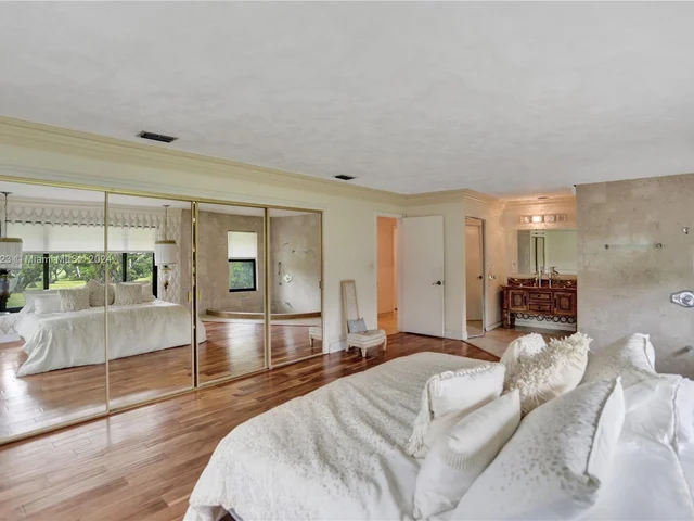 14025 SW 208th St, Miami FL 33177