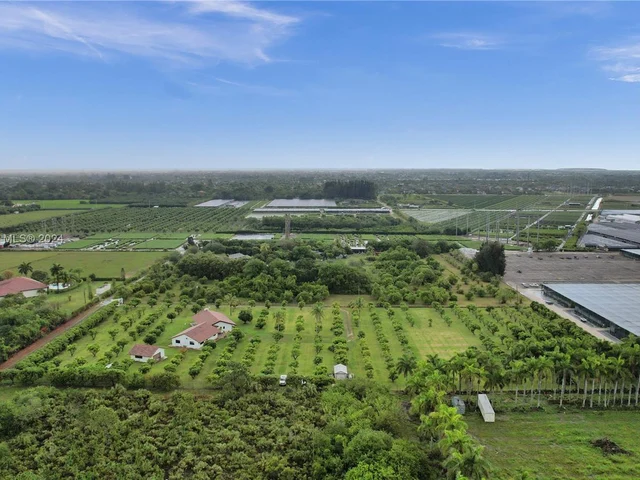 14025 SW 208th St, Miami FL 33177