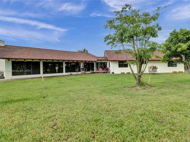 14025 SW 208th St, Miami FL 33177