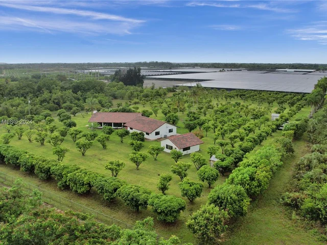 14025 SW 208th St, Miami FL 33177