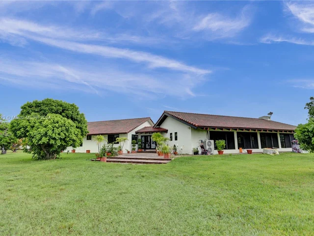 14025 SW 208th St, Miami FL 33177