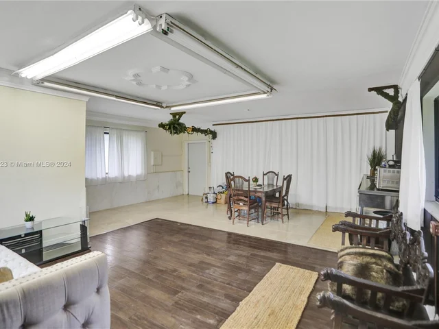 14025 SW 208th St, Miami FL 33177