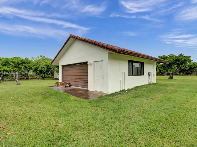 14025 SW 208th St, Miami FL 33177