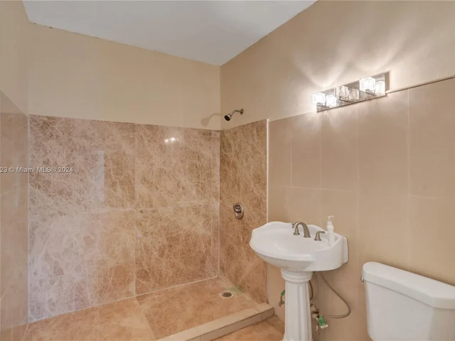 14025 SW 208th St, Miami FL 33177