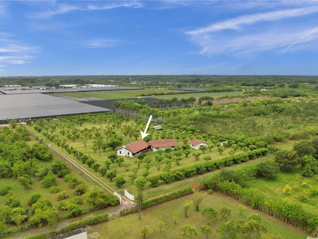 14025 SW 208th St, Miami FL 33177