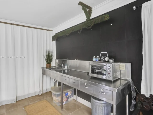 14025 SW 208th St, Miami FL 33177