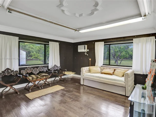 14025 SW 208th St, Miami FL 33177