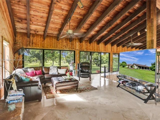 14025 SW 208th St, Miami FL 33177