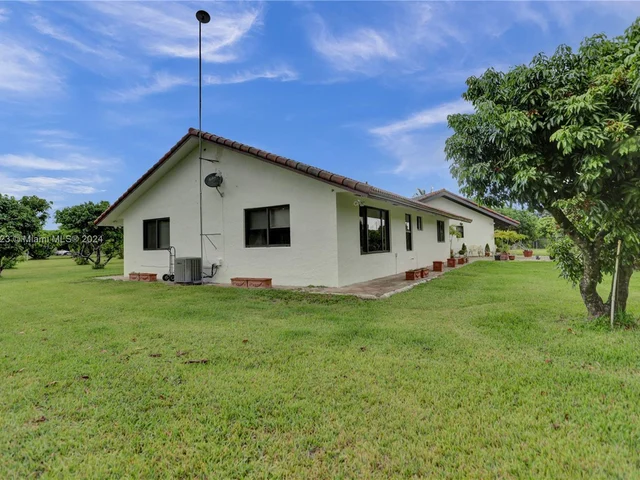 14025 SW 208th St, Miami FL 33177