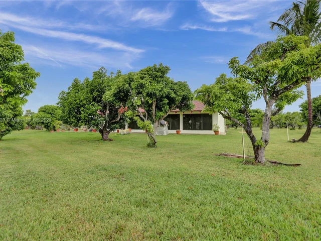 14025 SW 208th St, Miami FL 33177