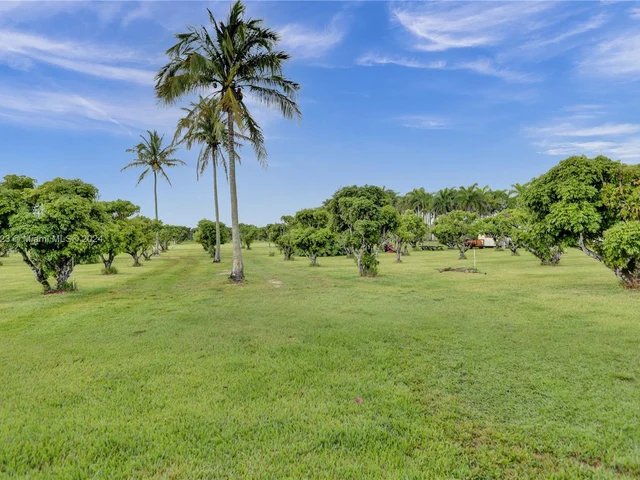 14025 SW 208th St, Miami FL 33177