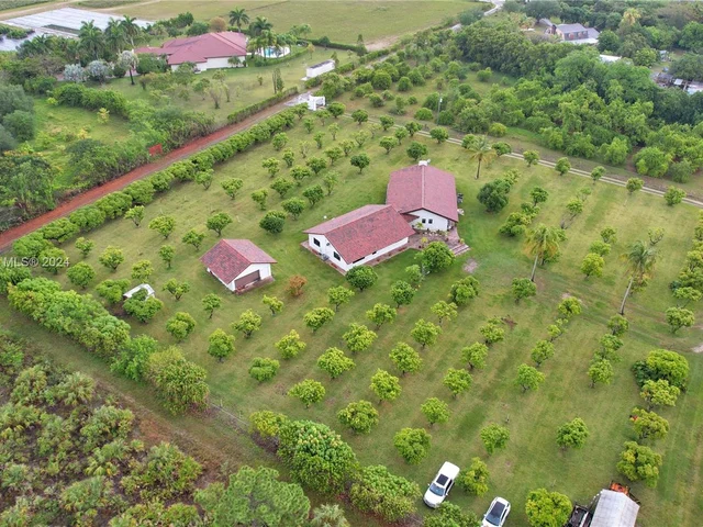 14025 SW 208th St, Miami FL 33177