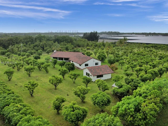 14025 SW 208th St, Miami FL 33177