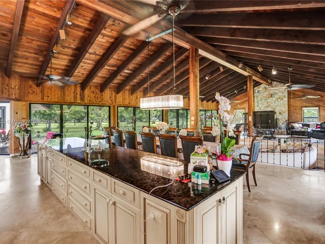 14025 SW 208th St, Miami FL 33177