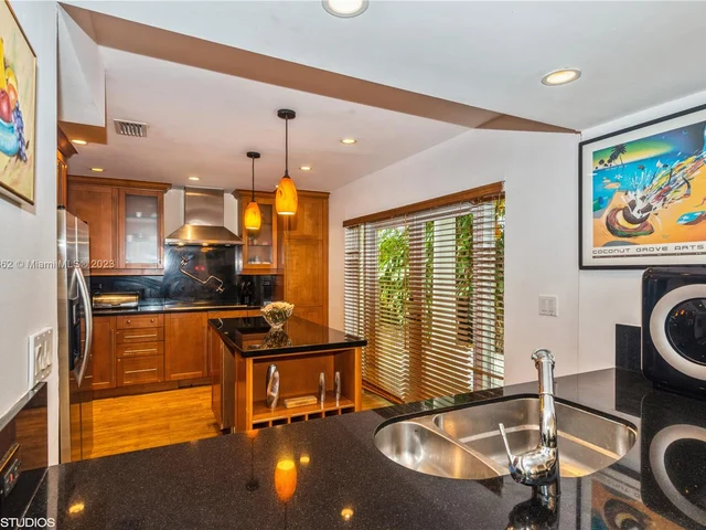 2141 Secoffee St, Miami FL 33133