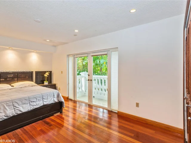 2141 Secoffee St, Miami FL 33133