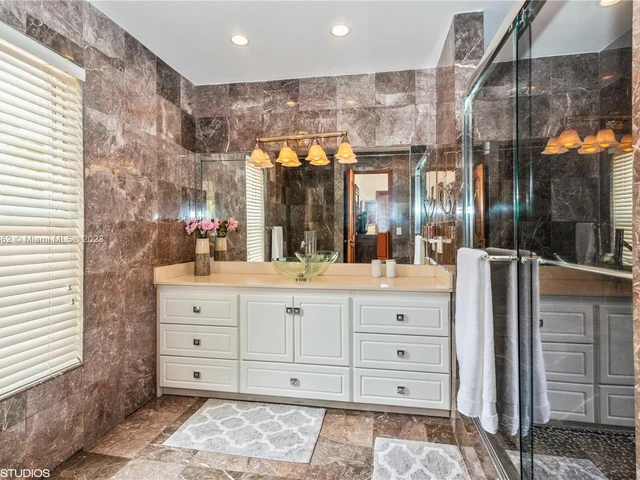 2141 Secoffee St, Miami FL 33133