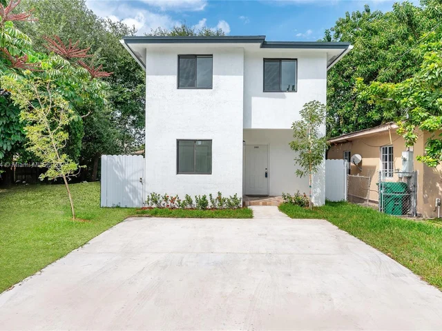 3069 NW 44th St, Miami FL 33142