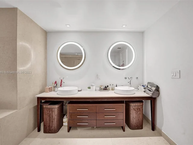 495 Brickell Ave # 5701, Miami FL 33131