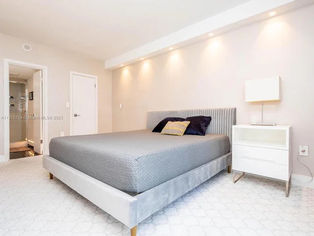 10275 Collins Ave # 906, Bal Harbour FL 33154