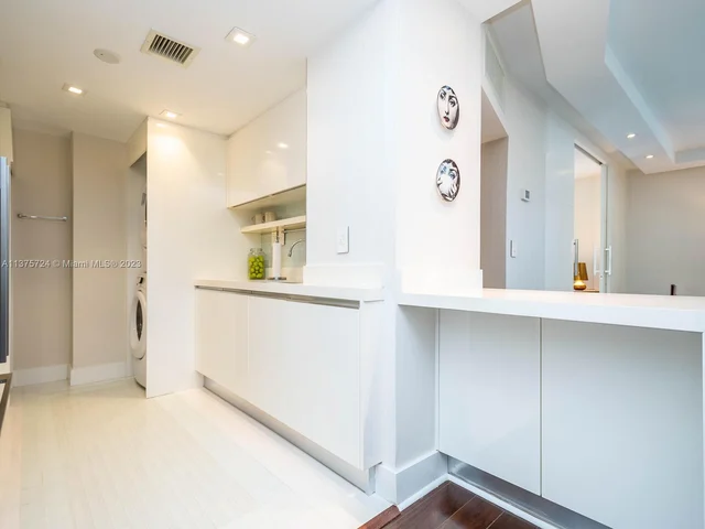 10275 Collins Ave # 906, Bal Harbour FL 33154