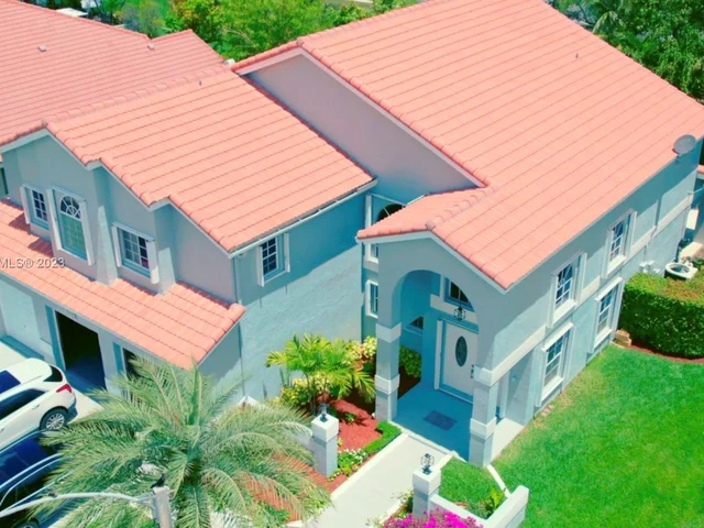 915 NW 197th Ave, Pembroke Pines FL 33029