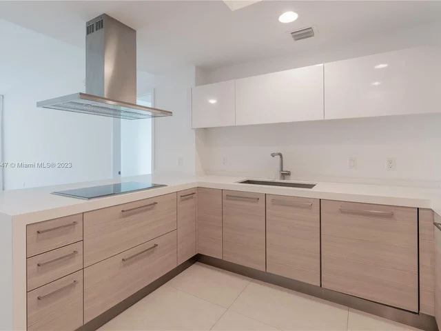 17301 Biscayne Blvd # 1108, North Miami Beach FL 33160