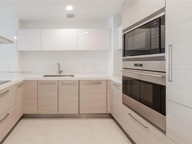 17301 Biscayne Blvd # 1108, North Miami Beach FL 33160