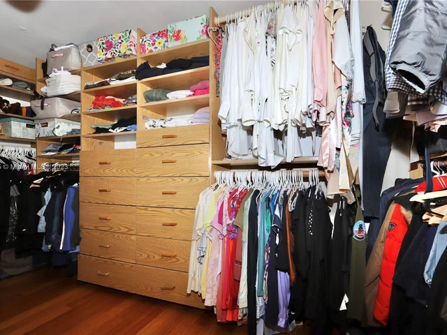 4000 ISLAND BL # 2701, Aventura FL 33160