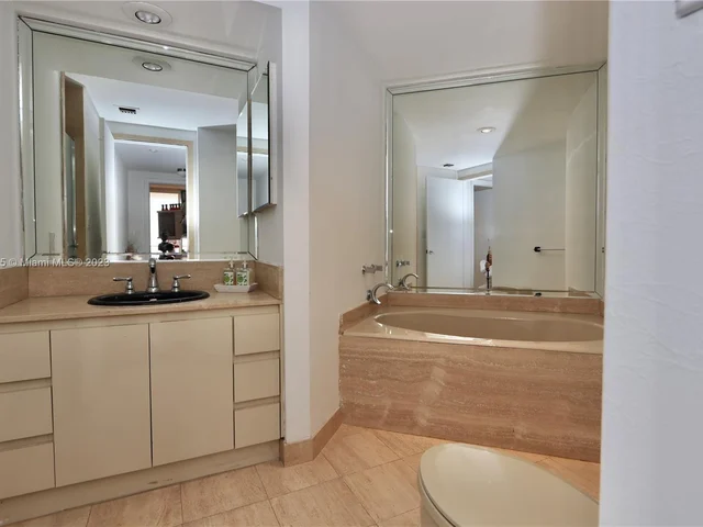 4000 ISLAND BL # 2701, Aventura FL 33160