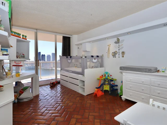 4000 ISLAND BL # 2701, Aventura FL 33160