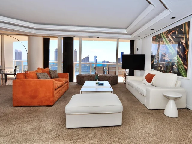 4000 ISLAND BL # 2701, Aventura FL 33160