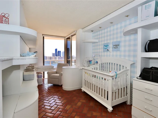 4000 ISLAND BL # 2701, Aventura FL 33160