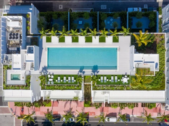 300 Collins Ave, Miami Beach FL 33139