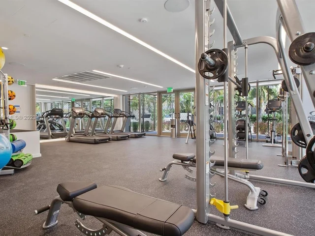 300 Collins Ave, Miami Beach FL 33139