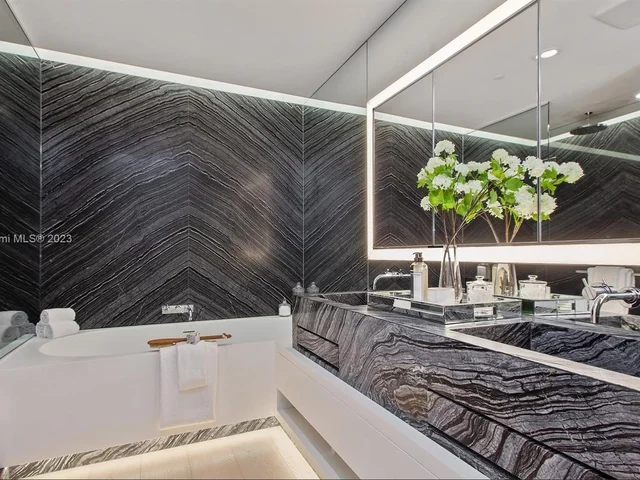 300 Collins Ave, Miami Beach FL 33139