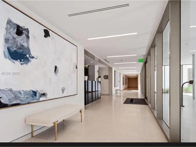 300 Collins Ave, Miami Beach FL 33139